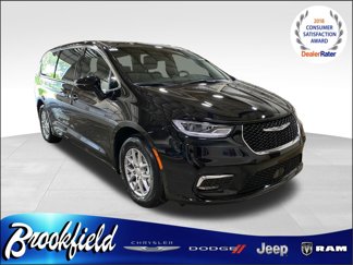 New 2026 Chrysler Pacifica Select image 1