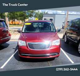 Used 2011 Chrysler Town & Country Touring-L w/ Driver Convenience Group image 1
