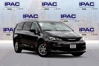 Used 2023 Chrysler Voyager LX image 1