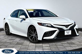 Used 2024 Toyota Camry SE image 1