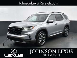 Used 2025 Honda Pilot Touring image 1