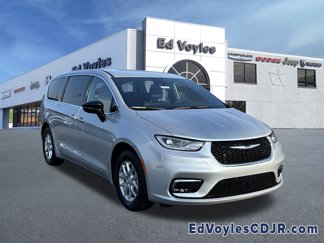 New 2026 Chrysler Pacifica Select image 1