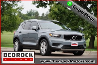 Used 2020 Volvo XC40 T5 Momentum image 1