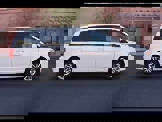 Used 2019 Dodge Grand Caravan SXT image 1