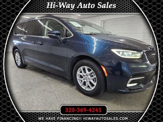 Used 2022 Chrysler Pacifica Touring-L image 1
