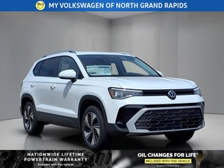 New 2025 Volkswagen Taos SE image 1