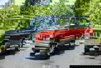 Used 1987 GMC Suburban 2500 image 1