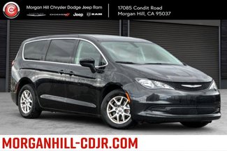 Used 2022 Chrysler Voyager LX image 1