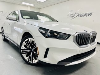 Used 2024 BMW 530i image 1