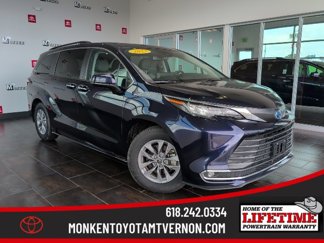 Used 2023 Toyota Sienna XLE image 1