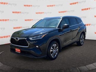 Used 2021 Toyota Highlander XLE image 1