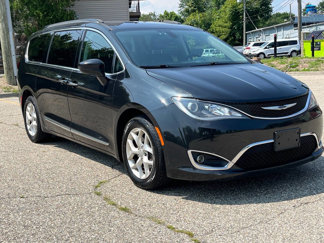 Used 2017 Chrysler Pacifica Touring-L w/ Tire & Wheel Group image 1