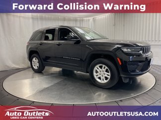 Used 2023 Jeep Grand Cherokee Laredo image 1