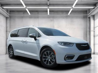 New 2025 Chrysler Pacifica Pinnacle image 1