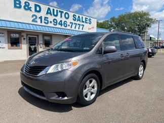Used 2013 Toyota Sienna LE image 1