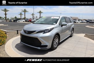 Certified 2025 Toyota Sienna LE image 1
