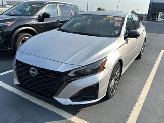 Used 2023 Nissan Altima 2.0 SR image 1