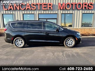 Used 2023 Chrysler Pacifica Touring-L image 1