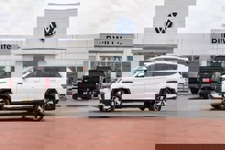 New 2025 Volkswagen Atlas SEL image 1