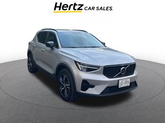Used 2024 Volvo XC40 B5 Core image 1