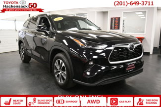 Certified 2024 Toyota Highlander XLE image 1