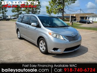 Used 2017 Toyota Sienna LE image 1