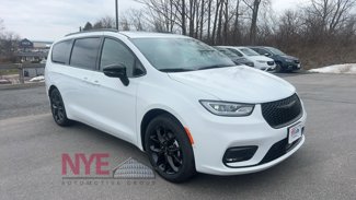 New 2024 Chrysler Pacifica Limited w/ S Appearance Package image 1