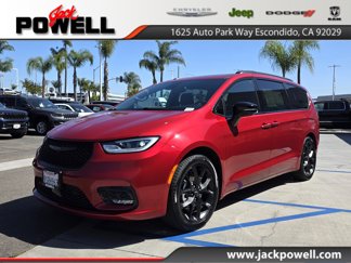 Certified 2025 Chrysler Pacifica Limited image 1