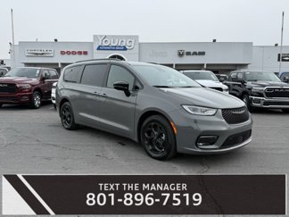 New 2025 Chrysler Pacifica Premium image 1