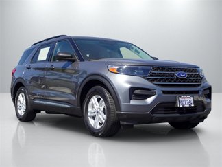 Used 2024 Ford Explorer XLT image 1