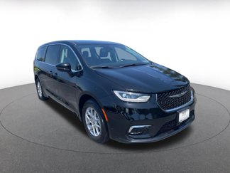 Used 2024 Chrysler Pacifica Touring-L image 1