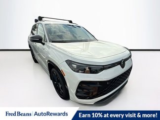 New 2025 Volkswagen Tiguan SE R-Line image 1