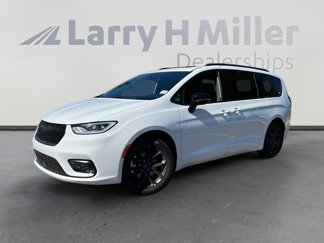New 2025 Chrysler Pacifica Limited image 1