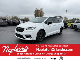 New 2025 Chrysler Pacifica Premium image 1