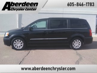 Used 2016 Chrysler Town & Country Touring image 1