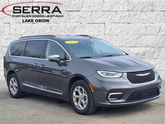Certified 2022 Chrysler Pacifica Limited w/ Uconnect Theater Family Group image 1