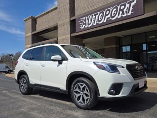 Used 2023 Subaru Forester Premium image 1