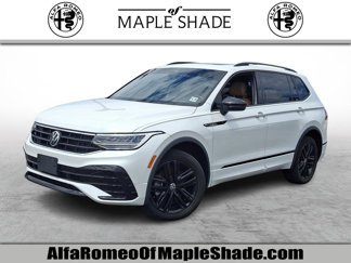 Used 2022 Volkswagen Tiguan SE R-Line image 1