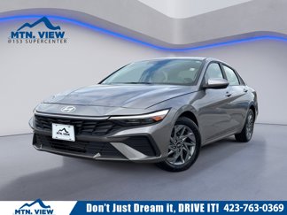 Used 2024 Hyundai Elantra SEL image 1