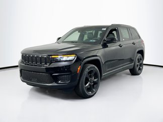 Used 2023 Jeep Grand Cherokee Altitude image 1