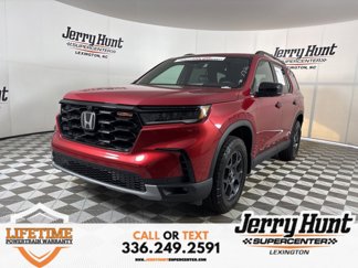 Used 2025 Honda Pilot TrailSport image 1