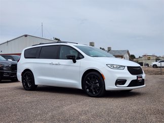 New 2024 Chrysler Pacifica Touring-L w/ Uconnect Theater Family Group image 1