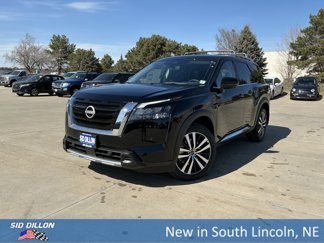 New 2025 Nissan Pathfinder Platinum image 1