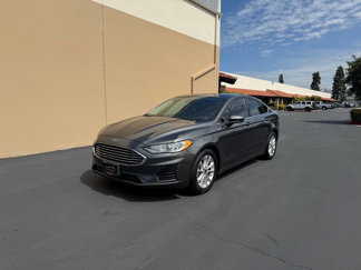 Used 2020 Ford Fusion SE image 1
