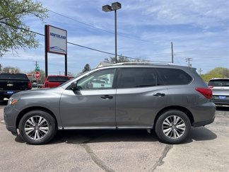 Used 2018 Nissan Pathfinder SL image 1