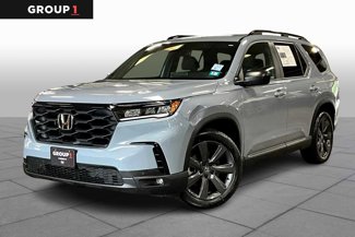 Used 2025 Honda Pilot Sport image 1