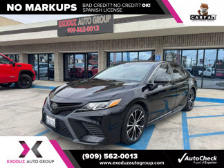 Used 2020 Toyota Camry SE image 1