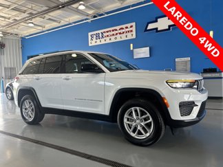 Used 2025 Jeep Grand Cherokee Laredo X image 1