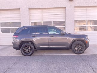 Used 2024 Jeep Grand Cherokee Altitude image 1