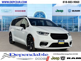 New 2025 Chrysler Pacifica Limited image 1